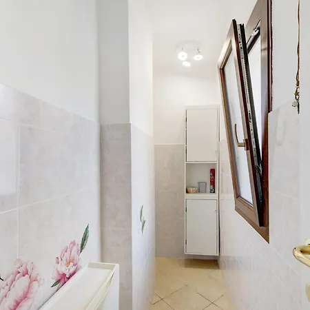 Apartment Splendido Con Giardino